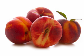 Fototapeta na wymiar Fresh peaches isolated on white background. 