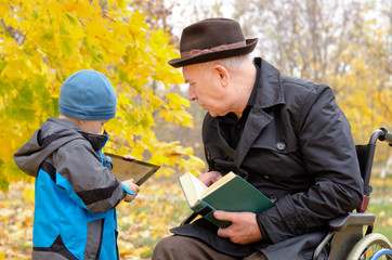 Generation gap between grandchild and grandfather