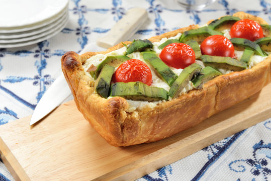 Sformato di pasta, formaggio, pomodori e avocado