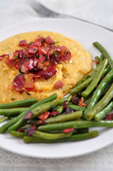 Polenta mit Speck und grünen Bohnen