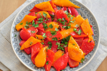 Salat aus gerösteten Paprika
