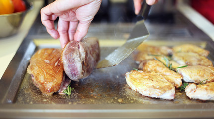 Fleisch wird gebraten