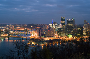 Fototapeta na wymiar Widok z Mt. Waszyngton od centrum Pittsburgh