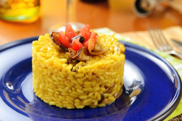 Risotto giallo con i funghi