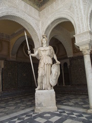 statue soldat romain dans cours intérieure