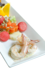  salad with shrimp and fruits