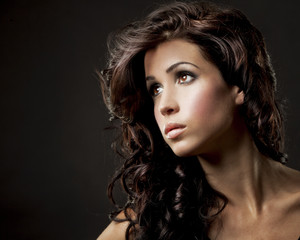 Naklejka premium beautiful brunette