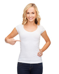 Fototapeta premium woman in blank white t-shirt