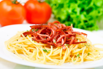 Spaghetti with fried ham