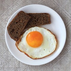 Fried egg and black bread