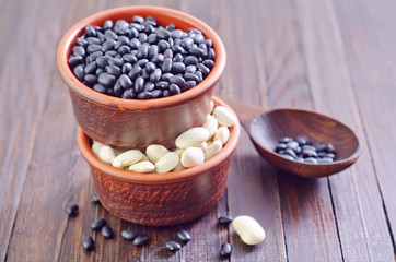 Fototapeta na wymiar white and black beans