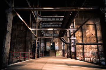 intérieur industriel abandonné