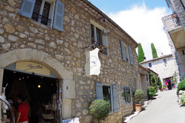 グルドン　Gourdon