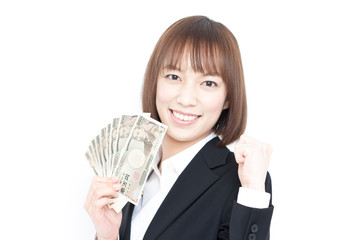 お金を持って喜ぶ女性