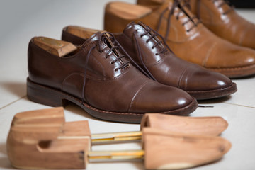 Brown men's shoes and shoe stratchers