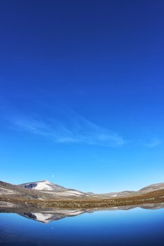 Der Dovrefjell Nationalpark in Norwegen mit dem Gipfel des Snöhetta