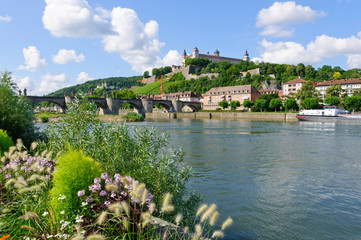 Obraz premium The Marienberg fortress and the Old Main Bridge in Würzburg, Ger