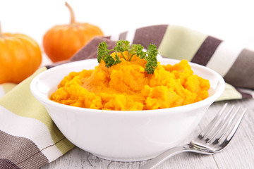 bowl of pumpkin puree