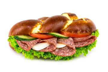 Laugenweckerl mit Salami