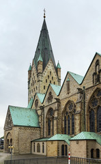 Fototapeta na wymiar Katedra w Paderborn, Niemcy