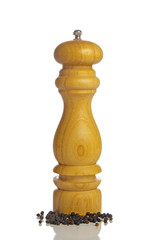 Pepper mill and black pepper