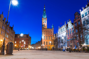 Fototapeta na wymiar Stare Miasto w Gdańsku z ratusza w nocy, Polska