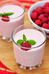 Raspberry Banana Oat Smoothie and Fresh Raspberries