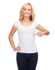 Fototapeta premium woman in blank white t-shirt
