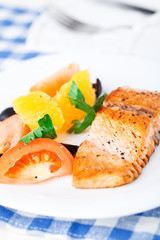 Salmon with oranges, tomatoes and olives