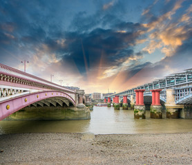 Fototapeta premium London. Blackfriars Bridge view from River Thames