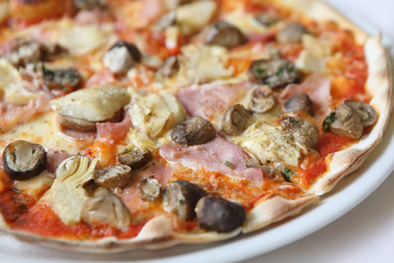 Pizza ham and mushroom