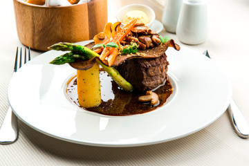 Fillet mignon with vegetables