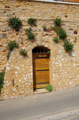 Fototapeta na wymiar Drzwi w francuskiej Prowansji