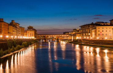 Fototapeta na wymiar Old Bridge o zmierzchu, Florencja, Włochy