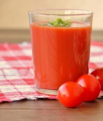 frischer Tomatensaft