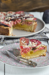 Fig homemade tart with almonds