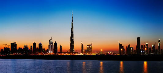 Naklejka premium Dubai skyline at dusk seen from the Gulf Coast