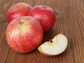 Naklejka na ściany i meble gala apples on wood table