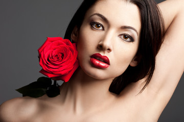 Fototapeta na wymiar beautiful woman with red rose