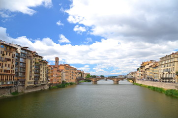 Piękny Most S. Trinita na rzece Arno, Florencja, Włochy