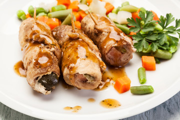 Beef rolls and vegetables