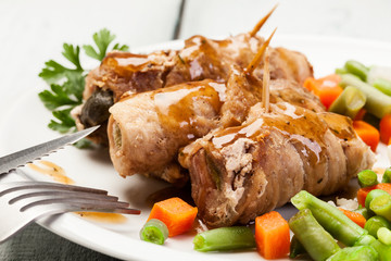 Beef rolls and vegetables