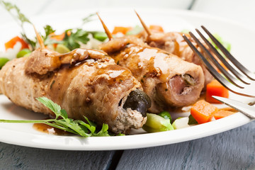 Beef rolls and vegetables