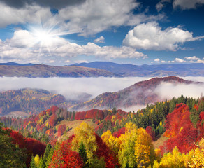 Obrazy na Szkle  Kolorowy jesienny poranek w górach.