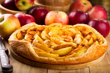 apple pie with fresh fruits