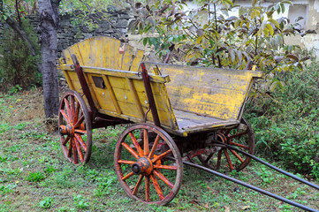 Fototapeta na wymiar Vintage Wooden Cart