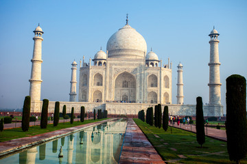 Fototapeta na wymiar Taj mahal.famous historical monument in India,Agra,Uttar Pradesh