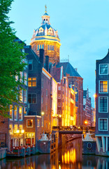 Fototapeta premium Amsterdam: St. Niclaas-Church by night.