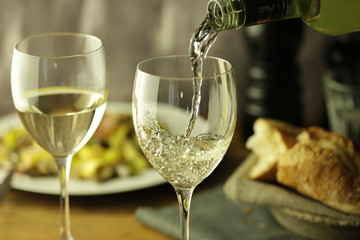 wein eingiessen