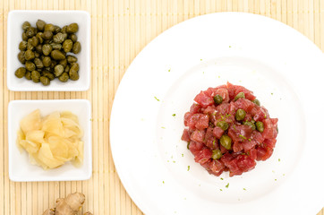 Tatar vom Thunfisch mit Kapern
